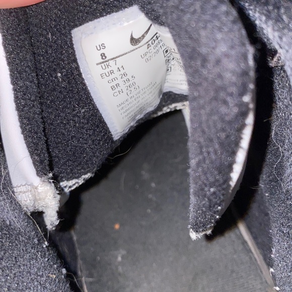 Basketball shoes - Picture 3 of 4